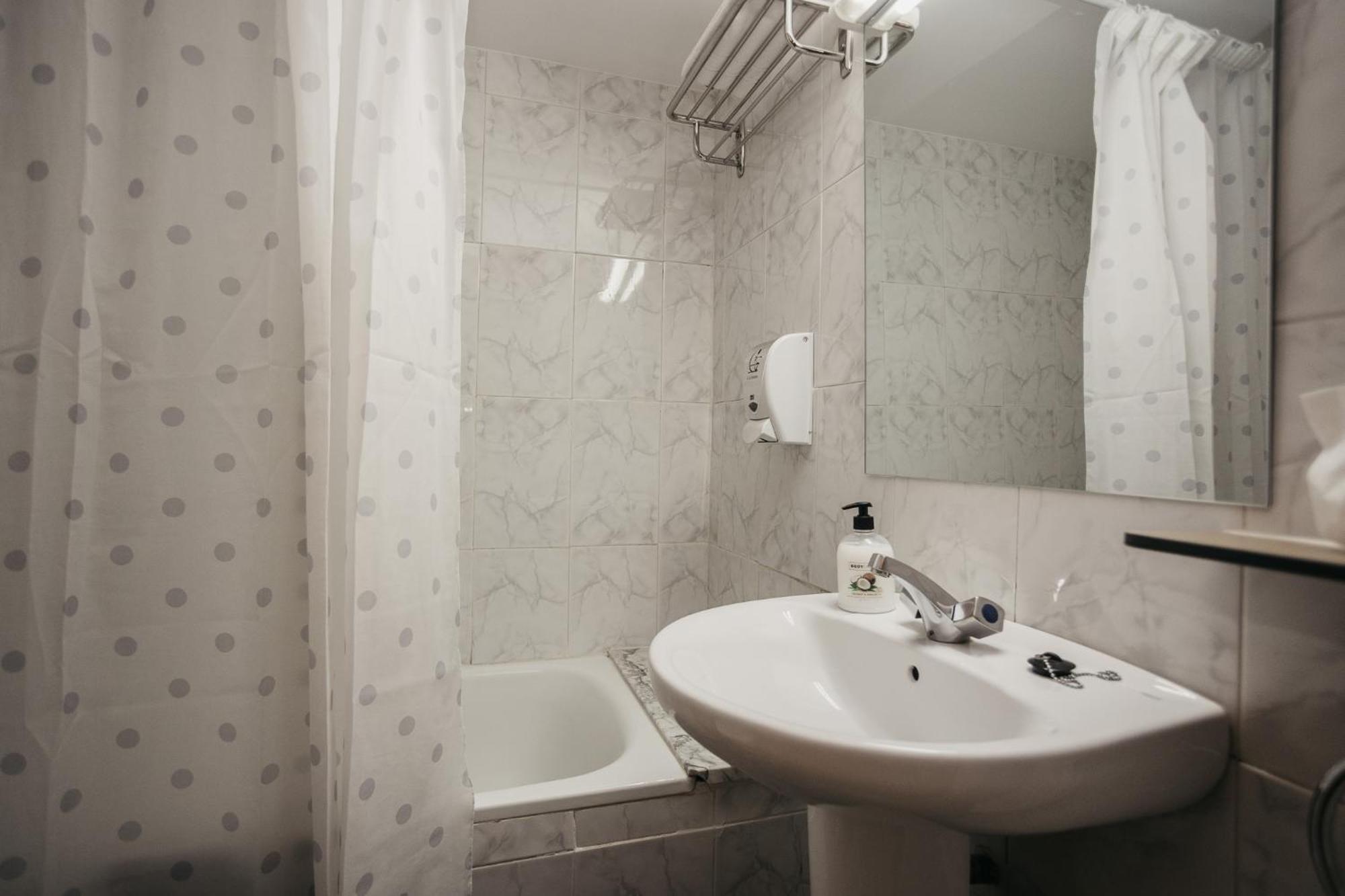 ריפול La Trobada Hotel Sport מראה חיצוני תמונה