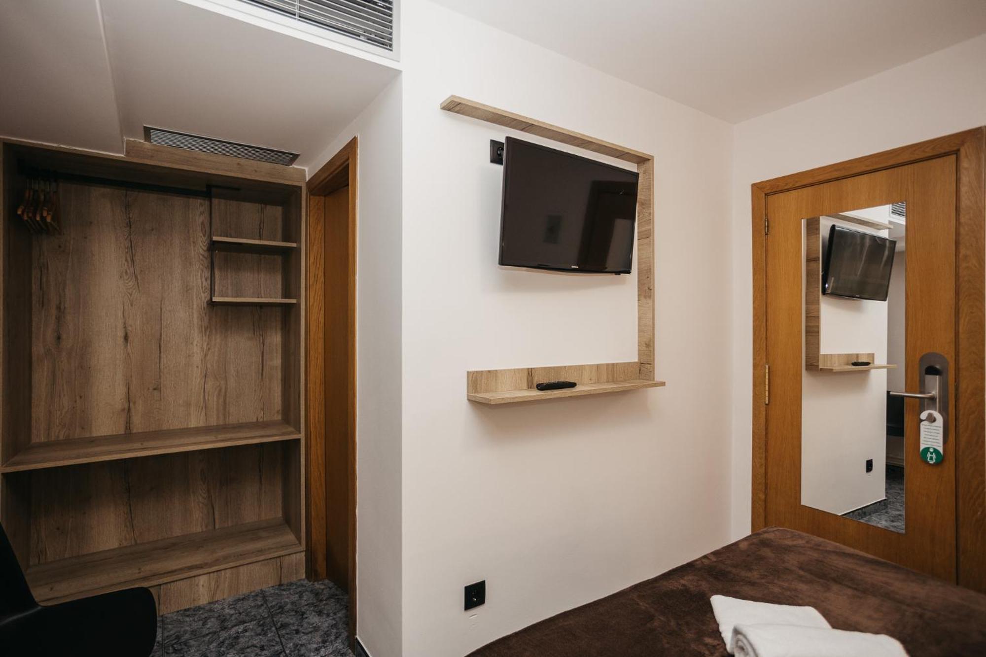 ריפול La Trobada Hotel Sport מראה חיצוני תמונה